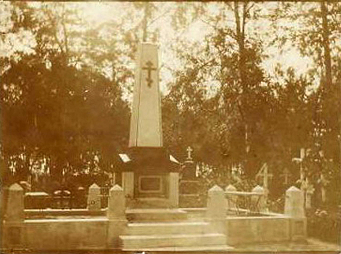 Воинское братское захоронение на Семеновском военном кладбище 1905 г