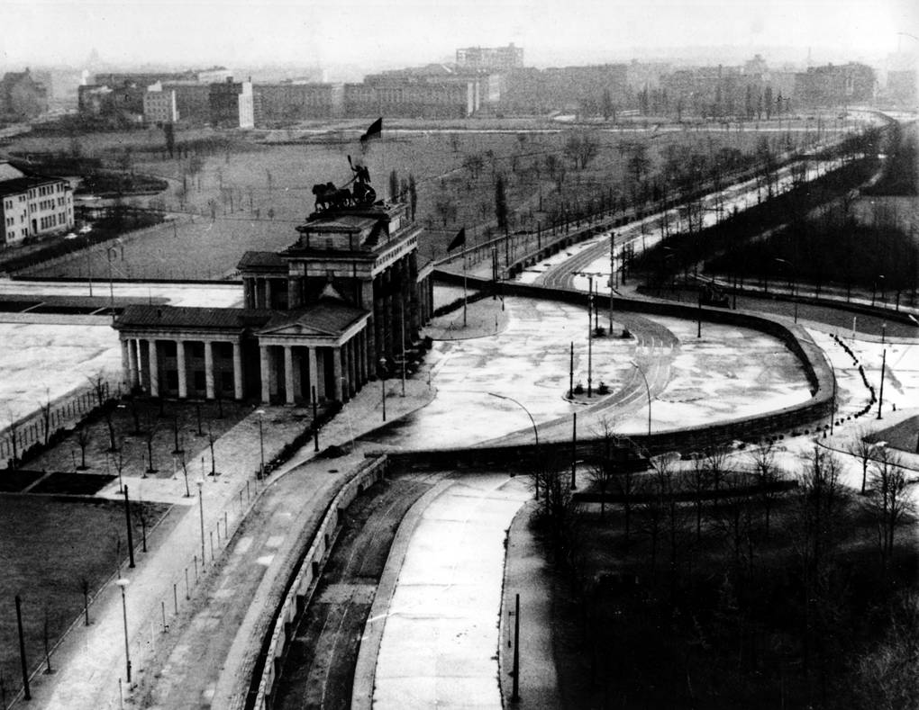 BERLIN WALL BRANDENBURG GATE