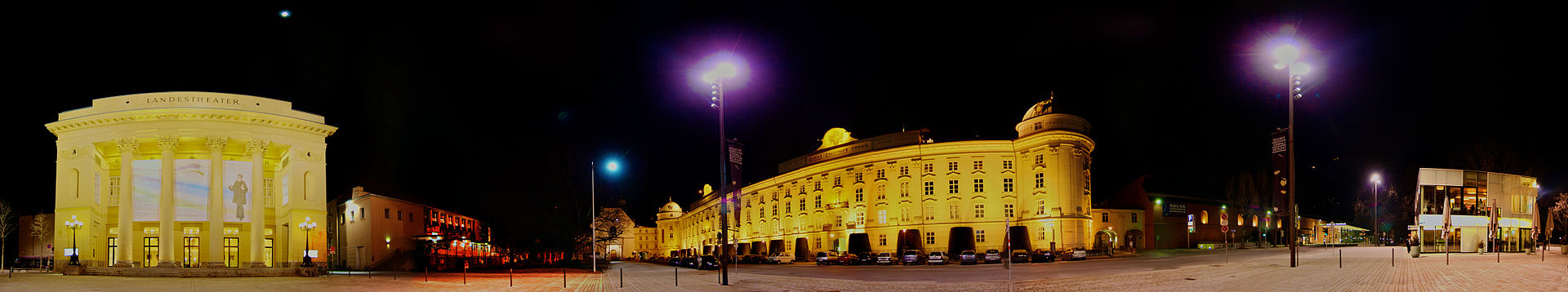 Панорама: Императорский дворец Хофбург и Государственный театр (слева), 2008 год