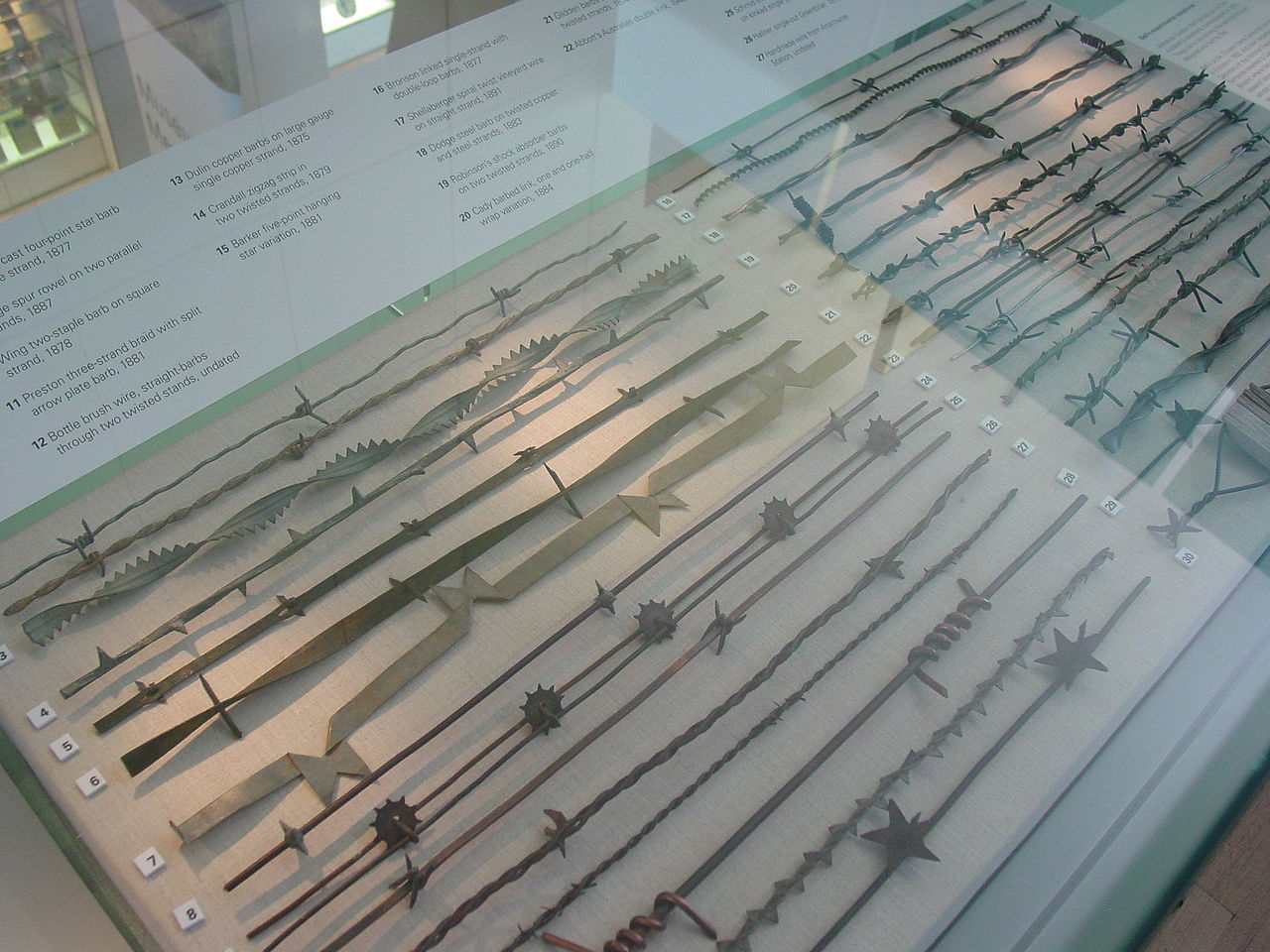 Различные виды колючей проволоки, Мельбурнский музей